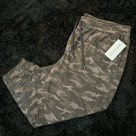 🛍️H-P🤩 Athleta Camo Farallon Jogger Plus Size 🤩🛍️ - Picture 3 of 15